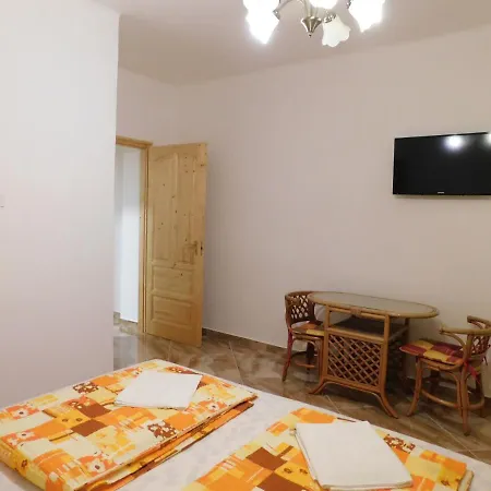 Szamoca Vendeghaz 3* Μίσκολτς