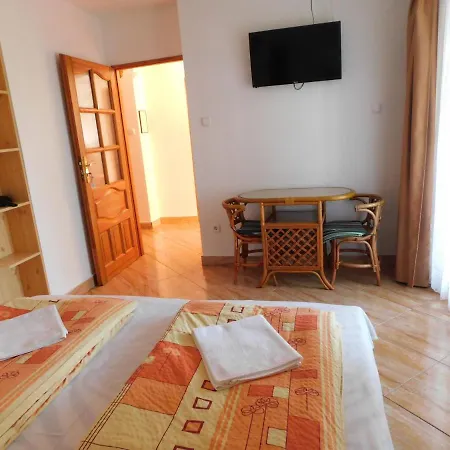 Szamoca Vendeghaz 3* Μίσκολτς