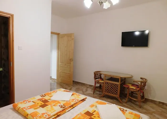 Szamoca Vendeghaz 3* Μίσκολτς